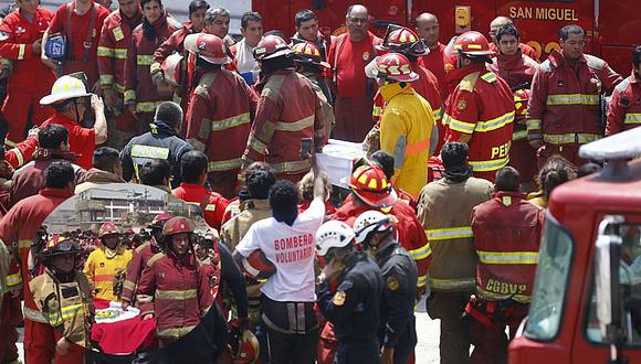 El Agustino: Conmovedor homenaje a bomberos fallecidos que te estremecerá [FOTOS]   