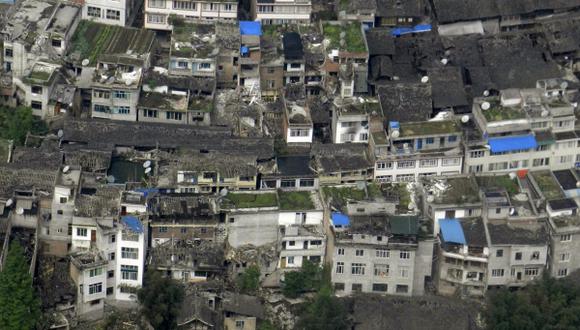 China: Terremoto causa al menos 150 muertos