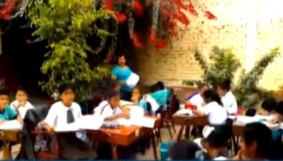 Alumnos en Chiclayo está recibiendo clases bajo un árbol |VIDEO