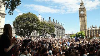 Con banderas de UE, sumisos a Europa marchan en Londres contra "brexit" 