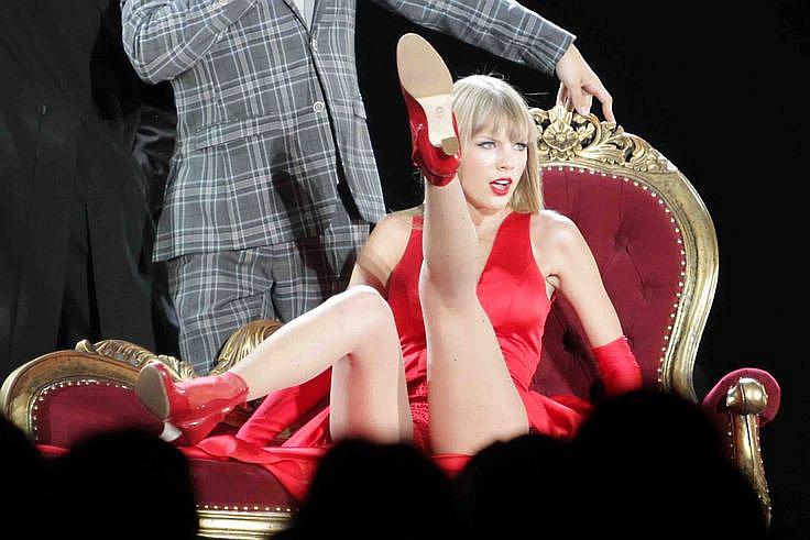 La cantante estadounidense Taylor Swift es la famosa más rica del mundo