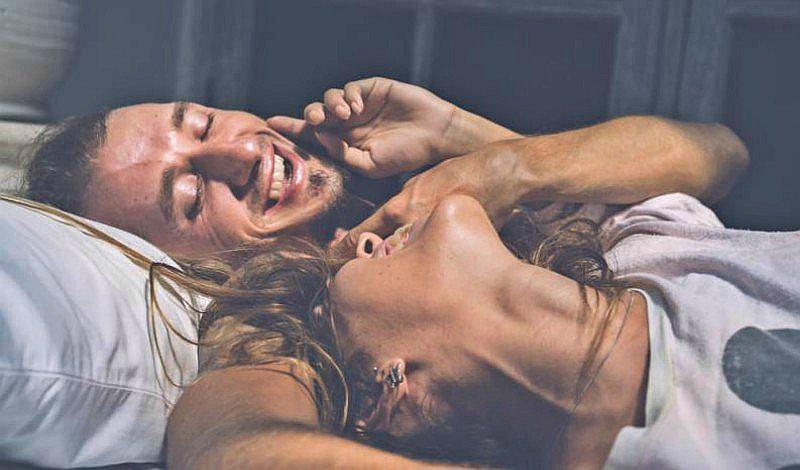 ¿Se puede quedar embarazada al tener intimidad con ropa?