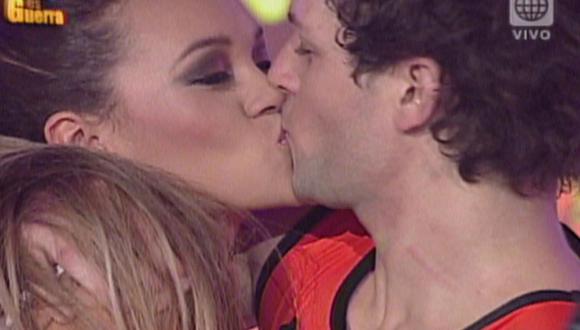 Esto Es Guerra: Nicola Porcella y Angie Arizaga se dieron romántico beso [VIDEO] 
