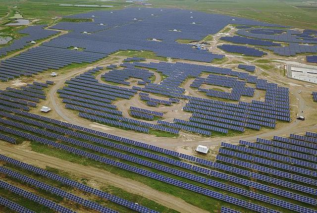 ​China: inauguran planta de energía solar con forma de oso panda [FOTOS]