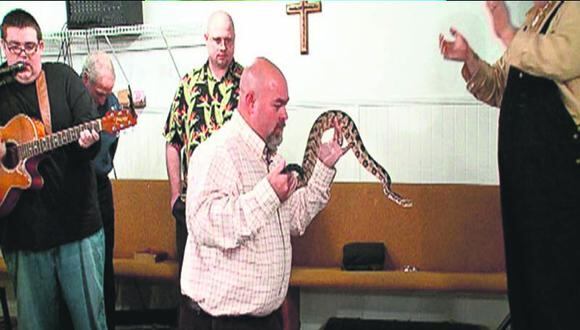Veneno de serpiente mata a pastor quien creía que 'Dios lo iba a salvar'