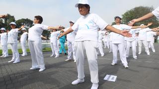 Ancianos pueden perder masa muscular por inactividad durante el aislamiento