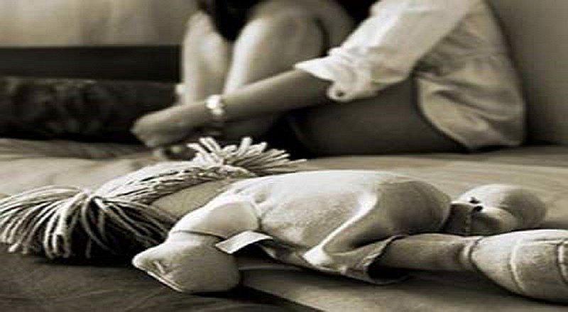 Niña es abusada por su hermana mayor y su novio 