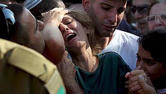 Padres de soldados dicen a Netanyahu que "la sangre de mi hijo está en tus manos"