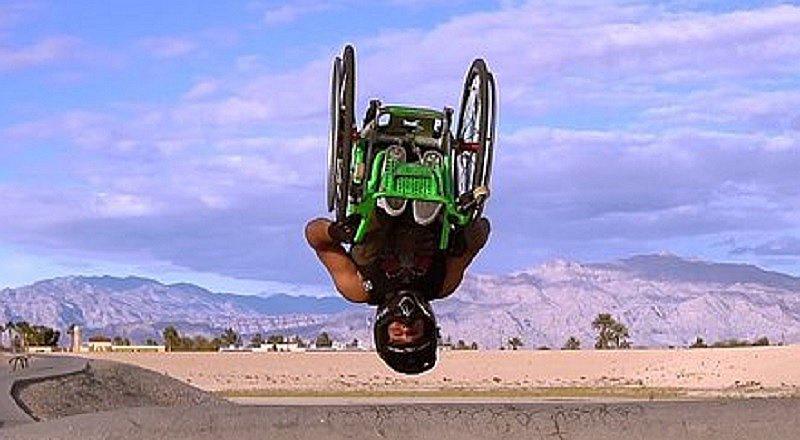 YouTube: Joven en silla de ruedas sorprende con espectaculares acrobacias [VIDEO]