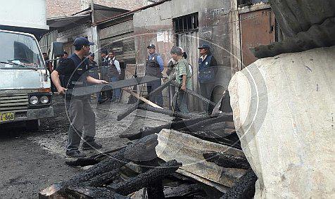 Villa El Salvador: incendio consume talleres de carpinterías (FOTOS)