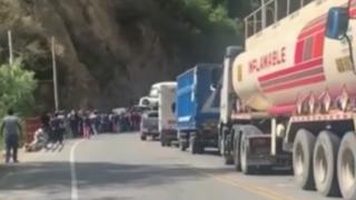 Paro de transportistas de carga: manifestantes bloquean vía Interoceánica en Apurímac y entrada a la ciudad de Juliaca | VIDEO