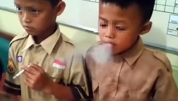 Profesores castigan a sus alumnos haciéndoles fumar un paquete entero de cigarrillos