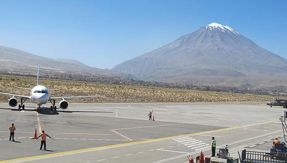 La Policía Nacional llegó al aeropuerto de Arequipa tras reportarse la amenaza de bomba. (Foto referencial: archivo)