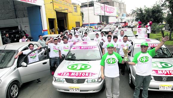 Felices con carro nuevo