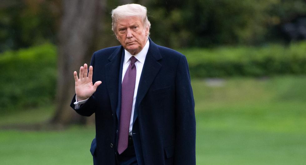 El presidente de los Estados Unidos, Donald Trump, camina desde Marine One después de llegar al jardín sur de la Casa Blanca en Washington, el 1 de octubre de 2020. (SAUL LOEB / AFP).