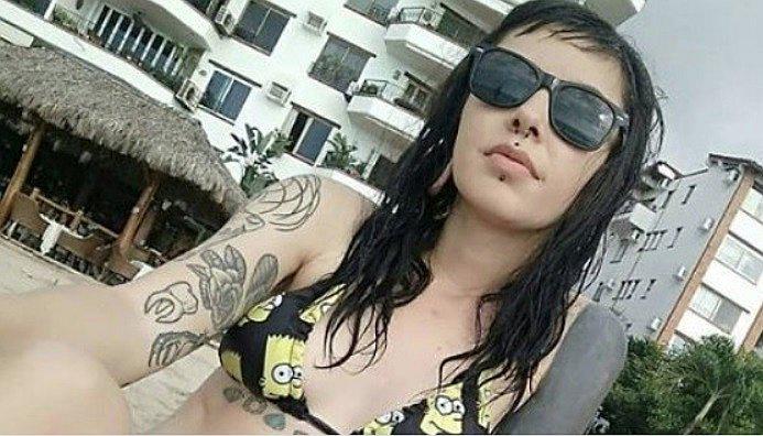 Mujer decide extirparse el ombligo por amor a su novio (FOTOS)