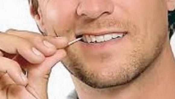 Hombre se traga palillo de dientes y vive con él en el corazón por 4 años 