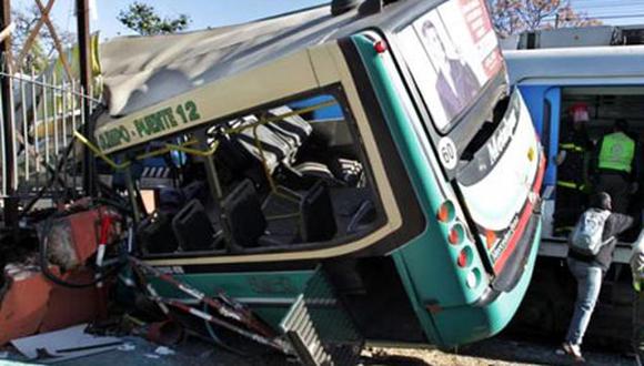 9 muertos y 180 heridos en choque de ómnibus y dos trenes en Argentina 