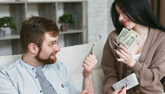 Mudarse en pareja requiere de entendimiento mutuo y buenos hábitos de ahorro. (Foto: Pexels)