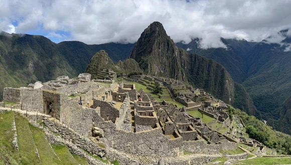 Machu Picchu es un lugar majestuosos que es visitado por miles de turistas diariamente.