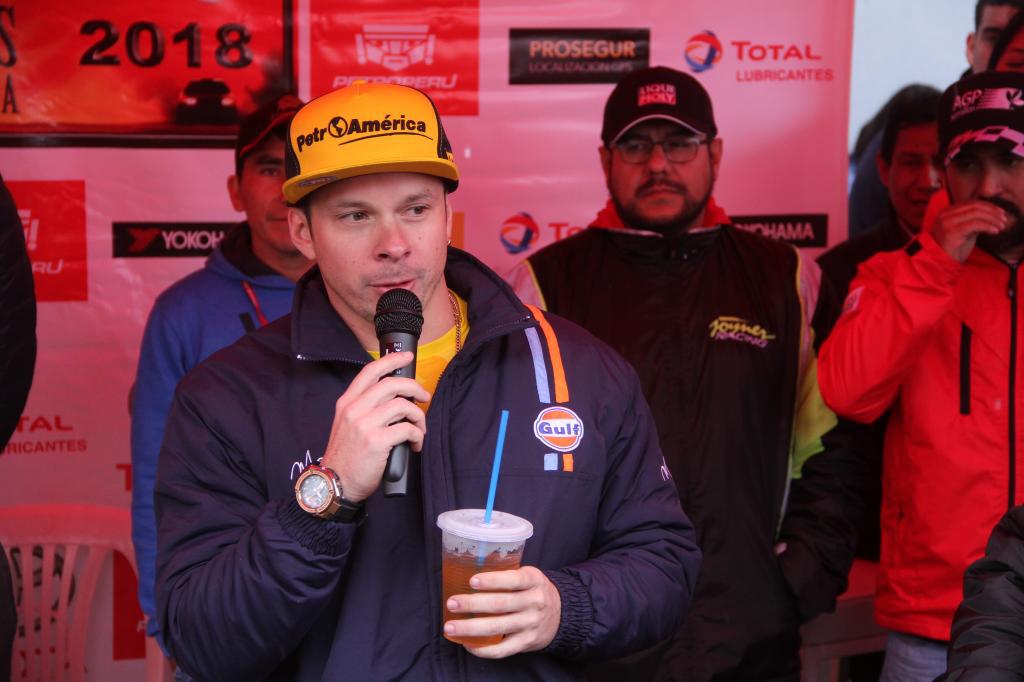 		LUEGO DELAPRIMERA ETAPA DOBLE LIMA HUANCAYO, LOS EQUIPOS DE LOS CORREDORES, REFACCIONARON SUS VEHICULOS EN ELESTADIO CASTILLA CON MIRAS A LA SEGUNDA ETAPA	