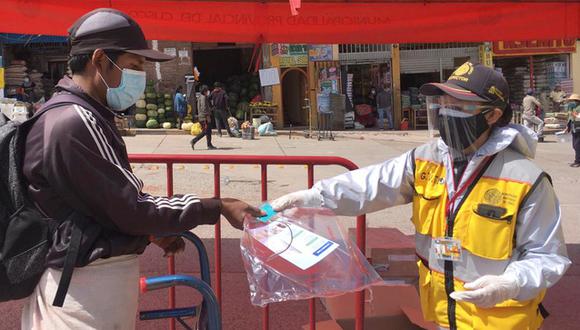 La distribución de los protectores faciales se realizó en diversos puntos de las ciudades de Huaraz y Cusco. (Foto: MTC)