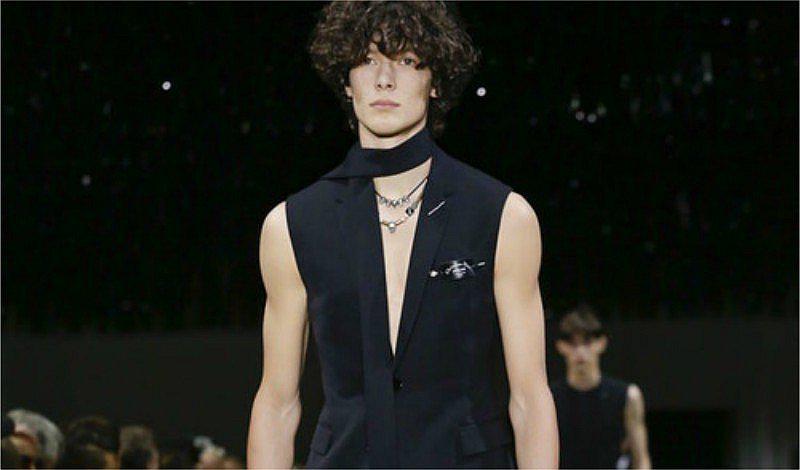 Moda que habla: eslóganes y letras de canciones en "look" masculino de París