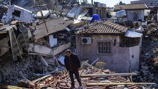 Terremoto en Turquía y Siria: Rescatistas liberan a un bebé de 2 meses tras 128 horas bajo escombros