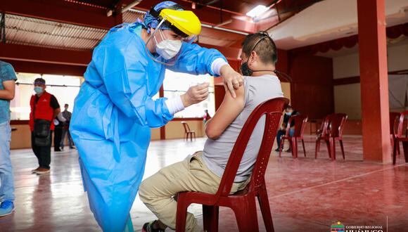 Huánuco: inmunizaron a 80 profesionales de la salud del hospital temporal de Amarilis contra el COVID-19 (Foto: Gore Huánuco)