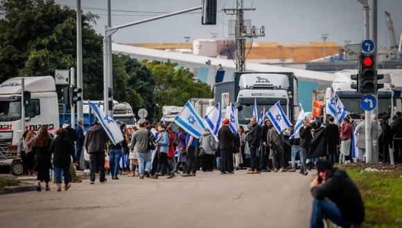 Sionistas que apoyan al gobierno de Israel de esa tendencia bloquean alimentos para palestinos en el puerto de Ashdod.