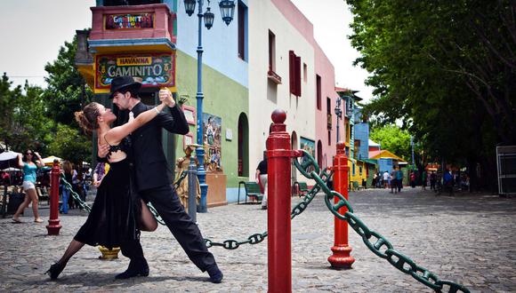 Prohíben bailar tango en Argentina porque "se gasta el piso" [VIDEO]