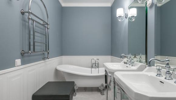 El baño siempre debe lucir impecable; sin embargo, la humedad condensada hace que el moho se apodere de las paredes o techo. (Foto: Pexels)