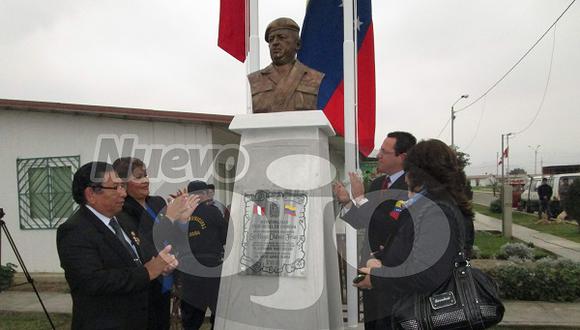 Chincha: Develan busto en honor a Hugo Chávez 