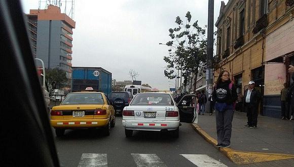 Cercado de Lima: Colectivos "piratas" toman esquina como paradero informal