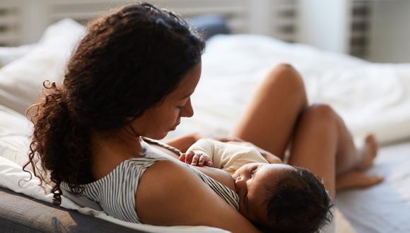 El coronavirus no se transmite por la leche materna, y tampoco de forma directa entre una gestante y el bebé que lleva en el vientre. (Foto: Shutterstock)