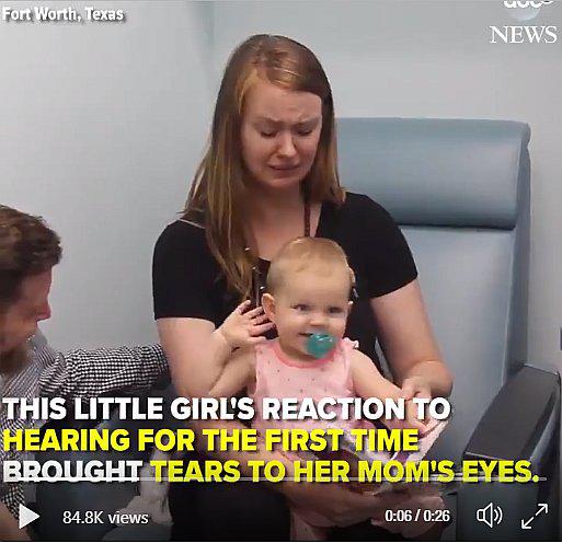 Madre conmueve en redes sociales tras conocer que su hija oye por primera vez (VIDEO)