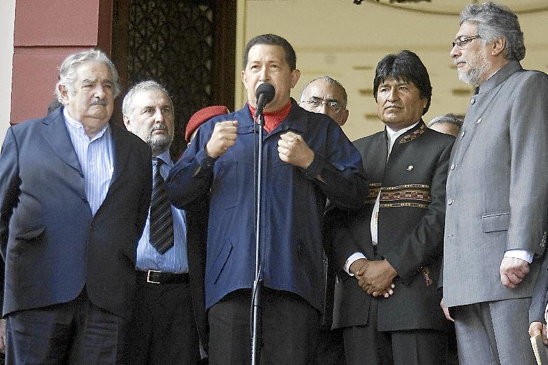 Chávez no pudo encabezar desfile
