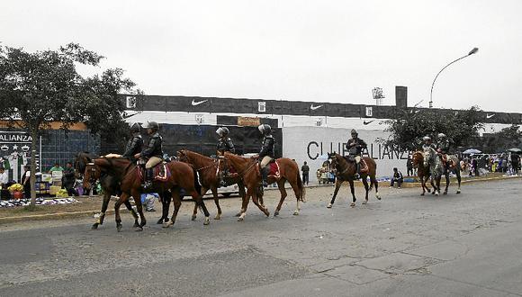 Tres mil policías