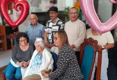 Mamá de 101 años celebra su Día bailando y comiendo su tiradito de pejerrey