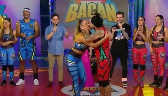 'Zumba' volvió a besar a una de sus compañeras de "Esto es Bacán". (Foto: captura Willax)