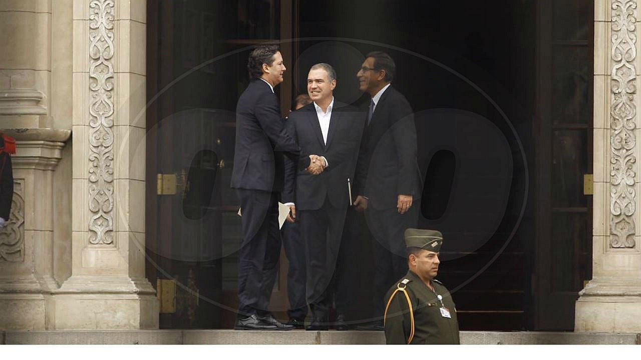 Daniel Salaverry llega a Palacio de Gobierno para reunión con Martín Vizcarra | VÍDEO