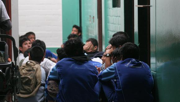 Hora de salida de colegios Ugarte y Carvajal cambiaría para evitar pleitos escolares
