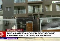 Pareja es captada robando una bicicleta en condominio del Cercado de Lima