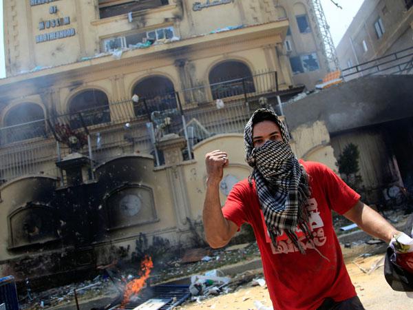 Renuncian cuatro ministros tras las protestas en Egipto.