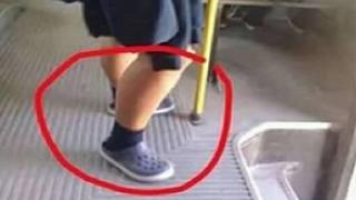 Escolar calla a muchos en redes con respuesta tras burlas por sus zapatos