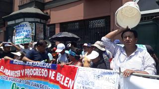 Vecinos de SJL protestan frente al Congreso para que vuelva el servicio de agua (VIDEO)