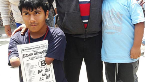 Menor con discapacidad lucha por un cupo en la Universidad Nacional de Trujillo