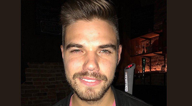 ​Se tiñó el pelo y sufrió una alergia que le deformó la cabeza (FOTOS)