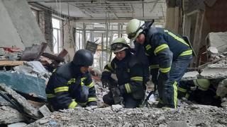 Rusia bombardea una panadería en Ucrania y provoca al menos 13 muertes de civiles