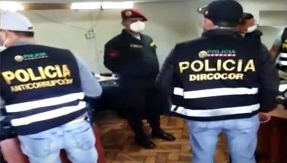 Los efectivos policiales serán investigados por delito de corrupción. (Captura de video)